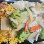 Best Chicken with Mixed Vegetables (Combo Plate) in Middleton, WI